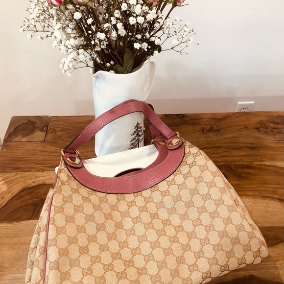 Gucci Handbags - Gucci Bag